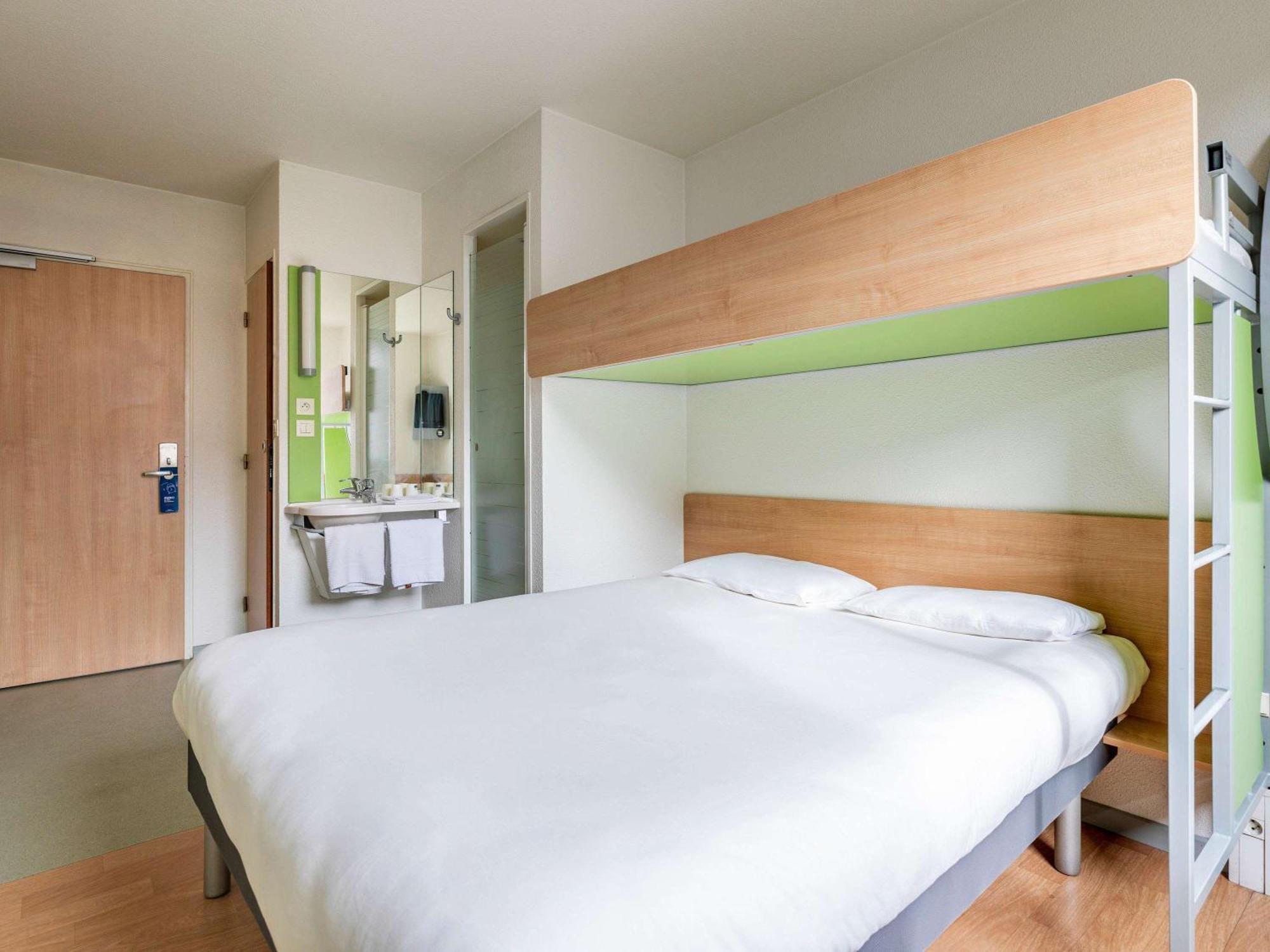 Ibis Budget Lyon Est Saint Quentin Fallavier Esterno foto
